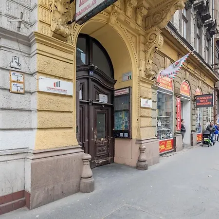 New - Simple * Budapešť